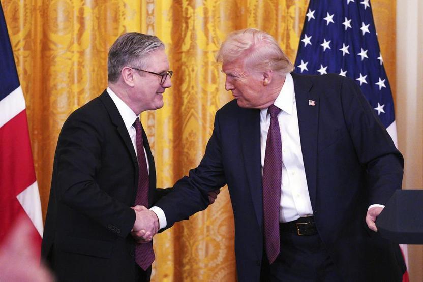 Salon buz kesti... Trump, Starmerın sözünü kesti: Bu kadar yeter