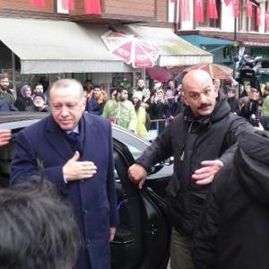 Erdoğan, bedensel engelli yüzücülerle sohbet etti