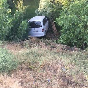 Bingölde minibüs şarampole yuvarlandı: 5 yaralı