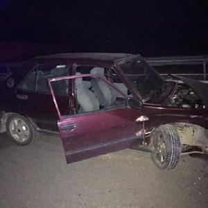 Alkollü sürücü, otomobille bariyerlere çarptı: 2 yaralı