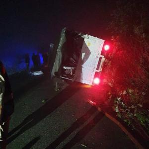 Yayla yolunda kamyon devrildi: 1 ölü, 3 yaralı