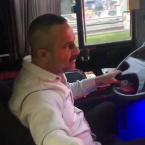 İstanbul - Sultanbeylide İETT şoförü direksiyonu bırakıp yolcuya saldırdı