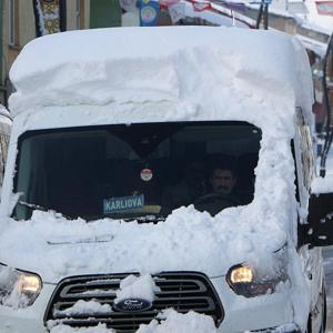 Karlıova’da 30 köy yolu kardan kapandı