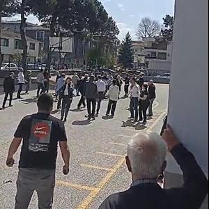 Muhtar adaylarının yakınları kavga etti, polis biber gazlı müdahalede bulundu