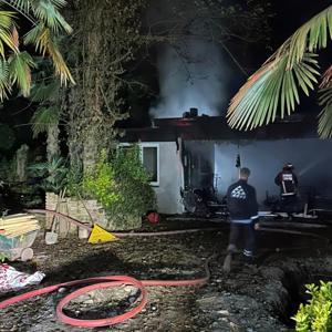 Sapancada tek katlı ev yandı