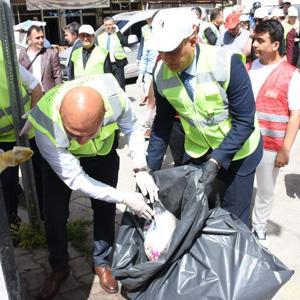 Kırıkkale Belediye Başkanı Önal, park ve bahçelerde çöp topladı