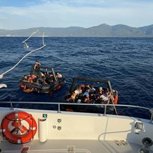 Yunan unsurlarınca Türk karasularına itilen 37 kaçak göçmen kurtarıldı