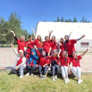Sultangazi Belediyesi kız öğrencileri Kadıdağı Gençlik Kampı’nda ağırladı