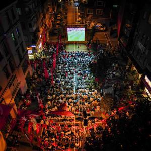 Türkiye-Çekya maçı Kasımpaşada dev ekranda izlendi