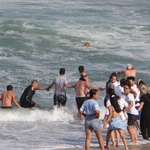 İğneadada denizde boğulma tehlikesi geçiren kişiyi vatandaşlar kurtardı