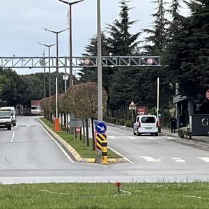 Şüphelilerin aracını lastiklerine ateş ederek durdurdular