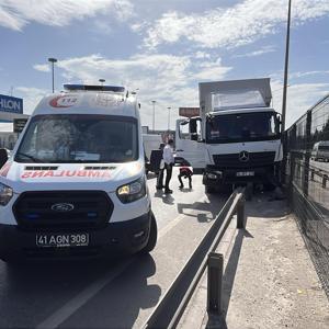 Direksiyon başında kalp krizi geçirdiği iddia edilen sürücü kaza yaptı