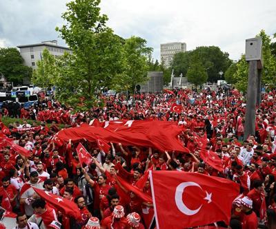 Almanya’da Türkiye coşkusu sokaklara taştı A Millî destek başladı