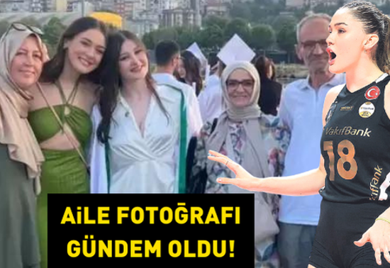 Milli Voleybolcu Zehra Güneşin aile fotoğrafı çok konuşuldu