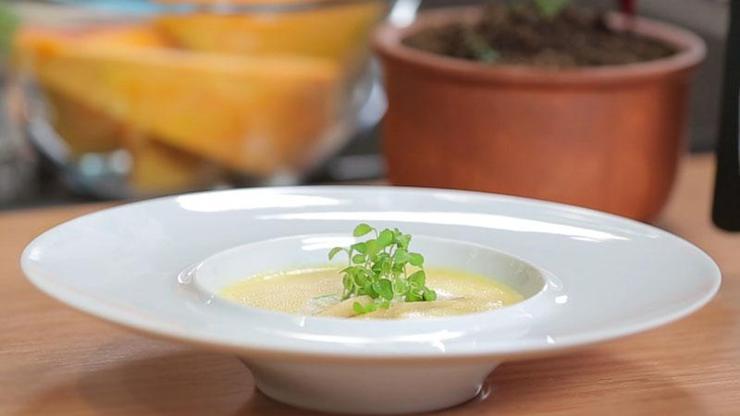 Can Obadan farklı bir tarif: Zencefilli bal kabağı çorbası