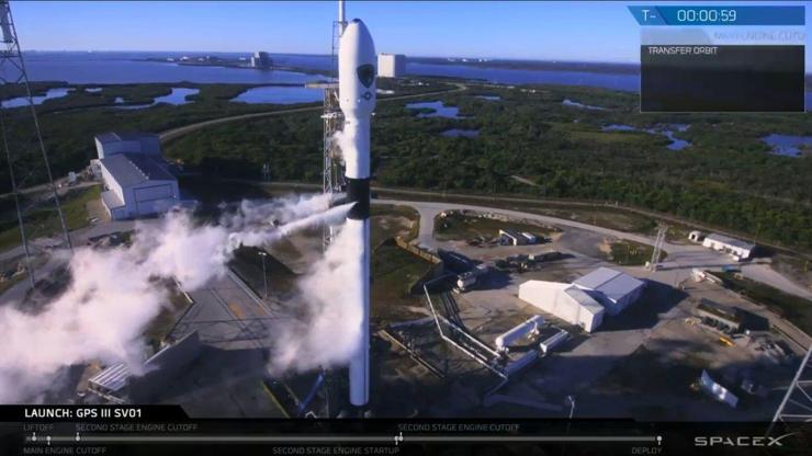 Space X’in roketi ilk askeri görevine çıktı