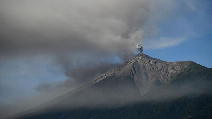 Guatemaladaki Fuego Yanardağında patlama