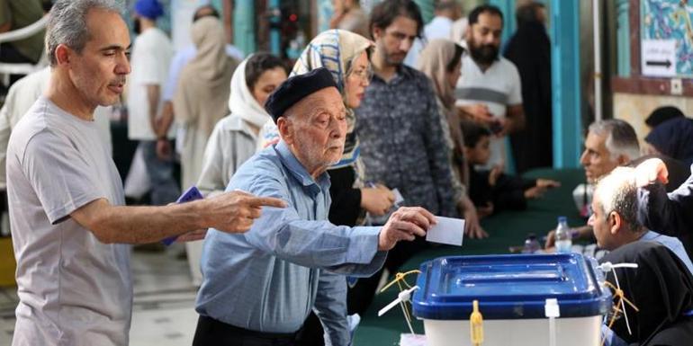 İranda sandıklar boş kaldı Katılım oranı yüzde 40 açıklandı